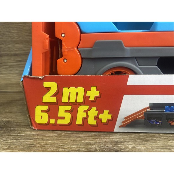 Hot Wheels City Speedway Hauler GVG37 Transforms Into 6 Ft. Long 2 Car Racetrack - Picture 5 of 16